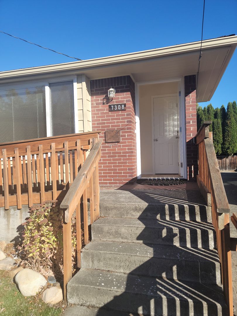Seattle House: 7308 24th Avenue NW