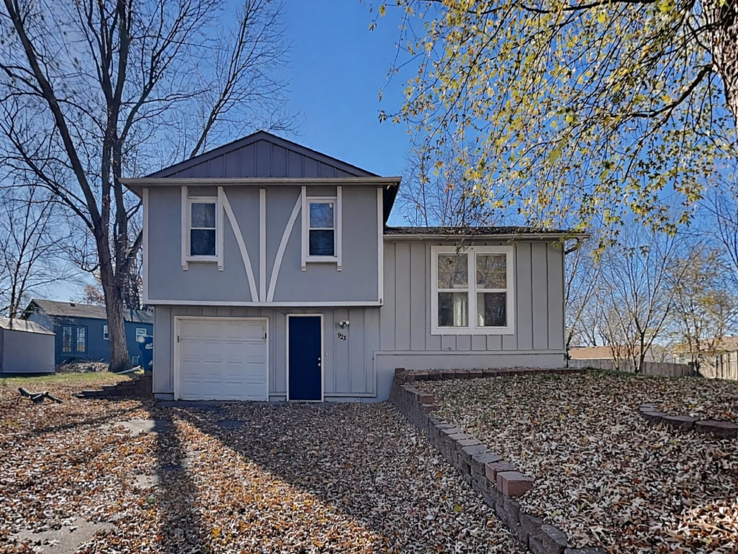 Lees Summit House: 923 NE Westwind Cir