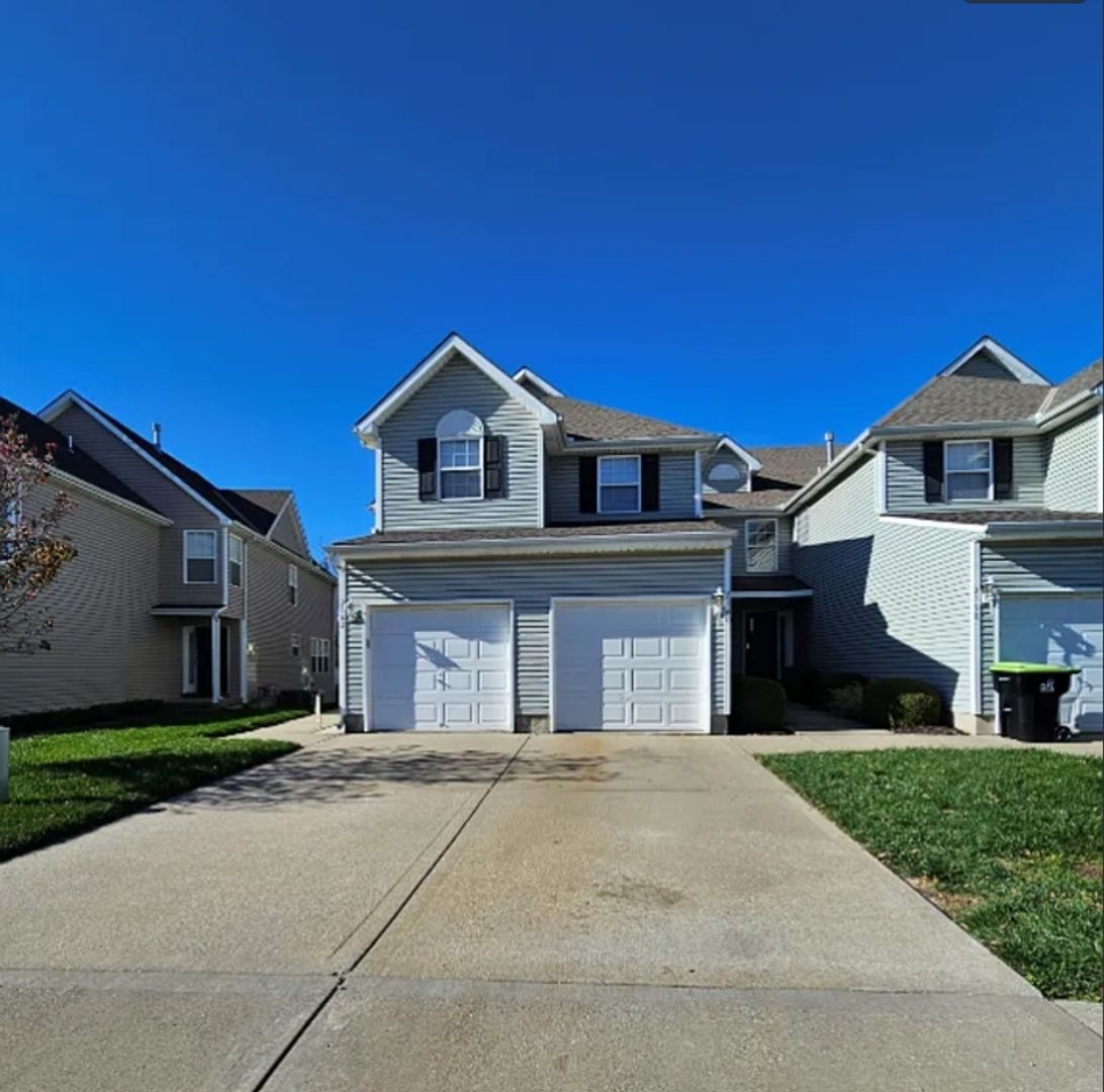 Lees Summit Townhome: 2160 SW Rambling Vine Rd