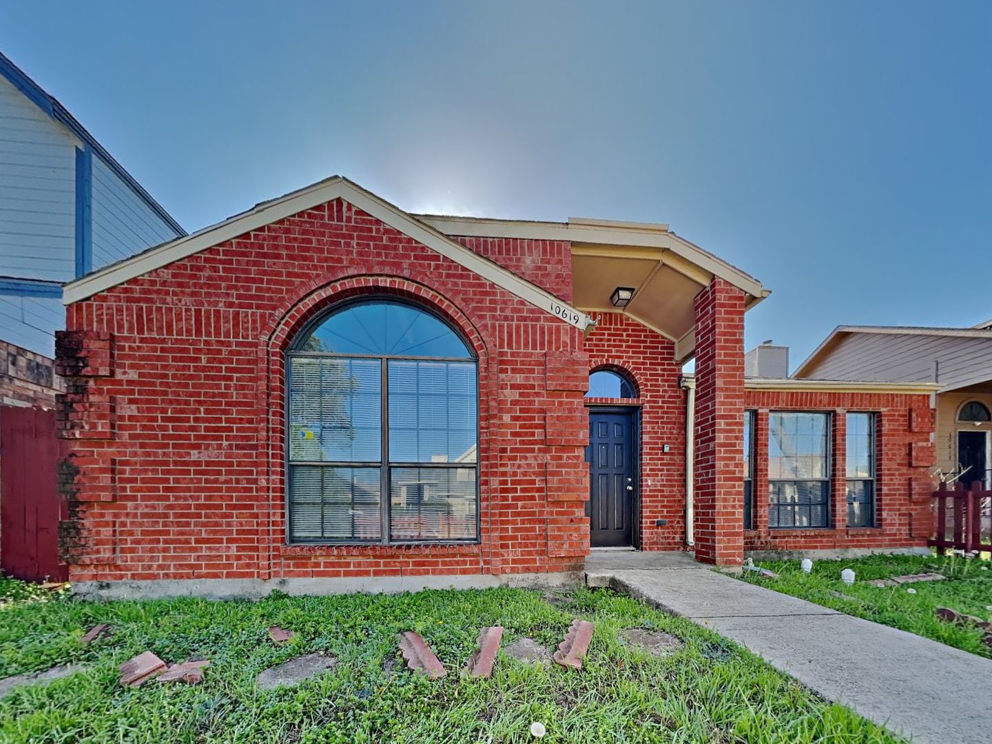 Dallas House: 10619 Woodleaf Dr