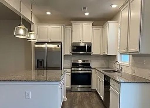 3 BR/2BA | 1-Car Garage | End-Unit