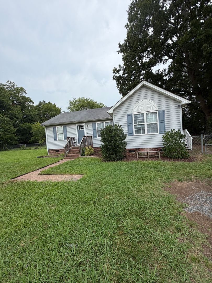 albemarle House: 1341 E Cannon Ave