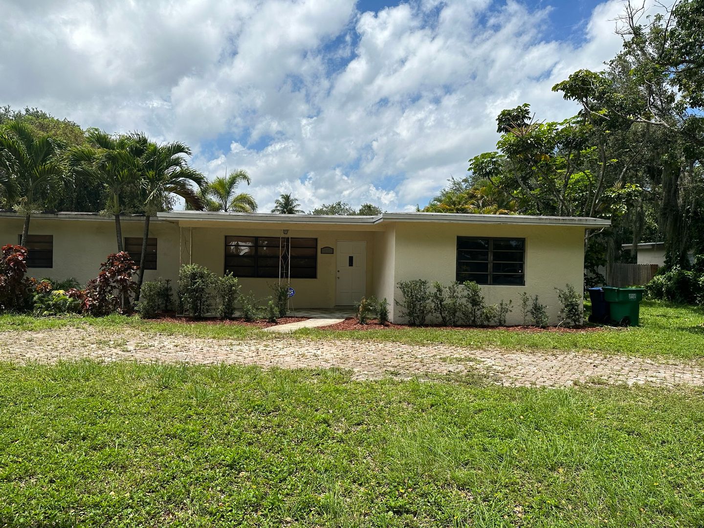Miami House: 111 NE 148th St