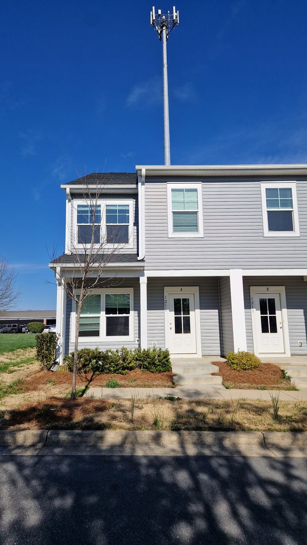 Mooresville Townhome: 1211 Pine St