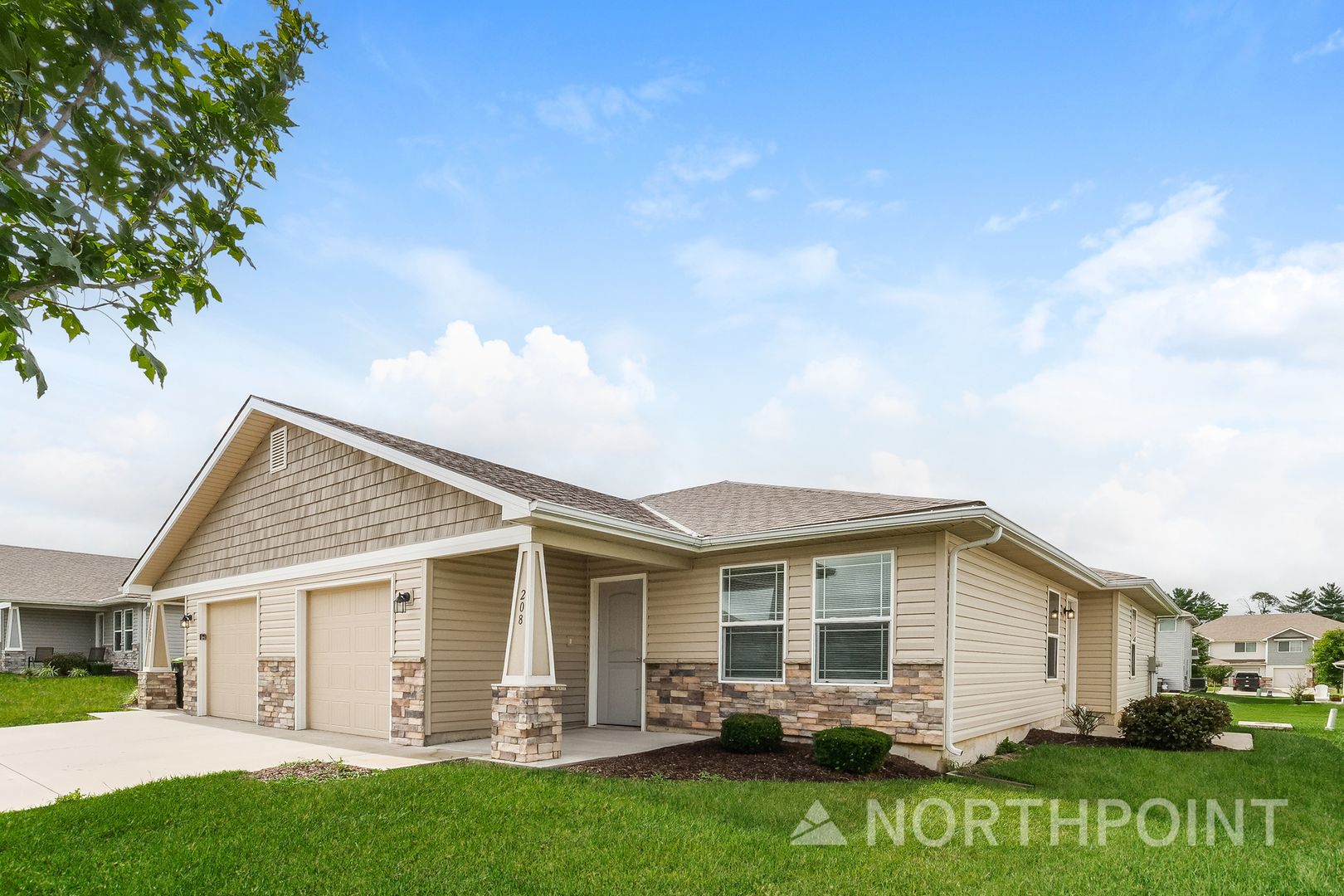 Blue Springs House: 208 SW Rose St