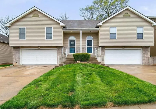 3-Bedroom, 3 Bath Home for Rent in Kansas City, MO | 1-Car Garage Parking | Fenced backyard – photo 1