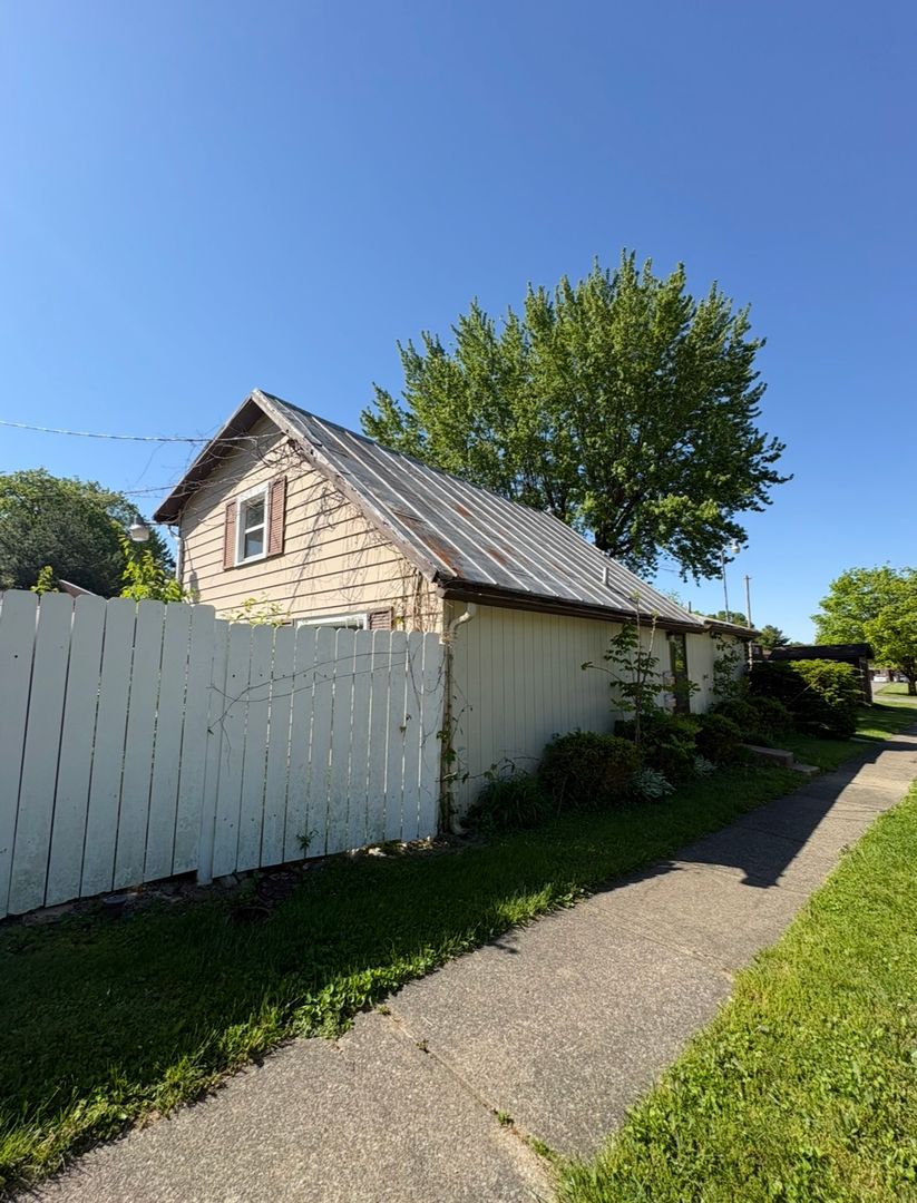 Johnstown House: 137B S Williams St
