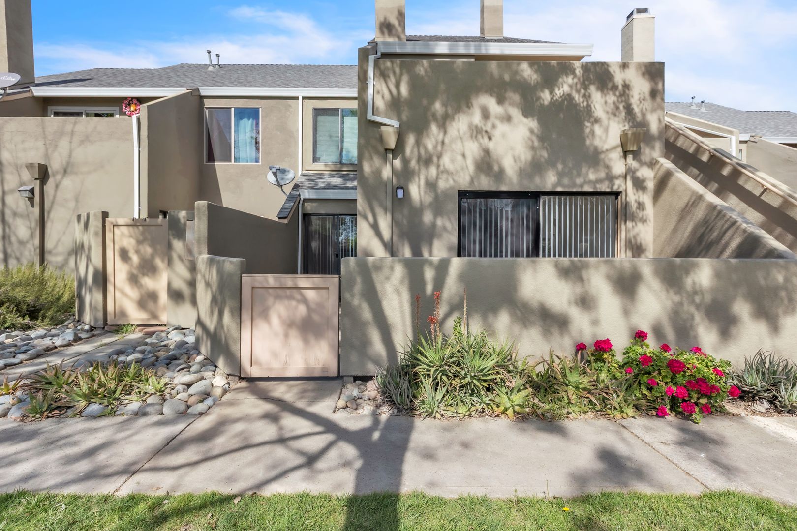 Sacramento Condo: 5226 Hemlock St #35