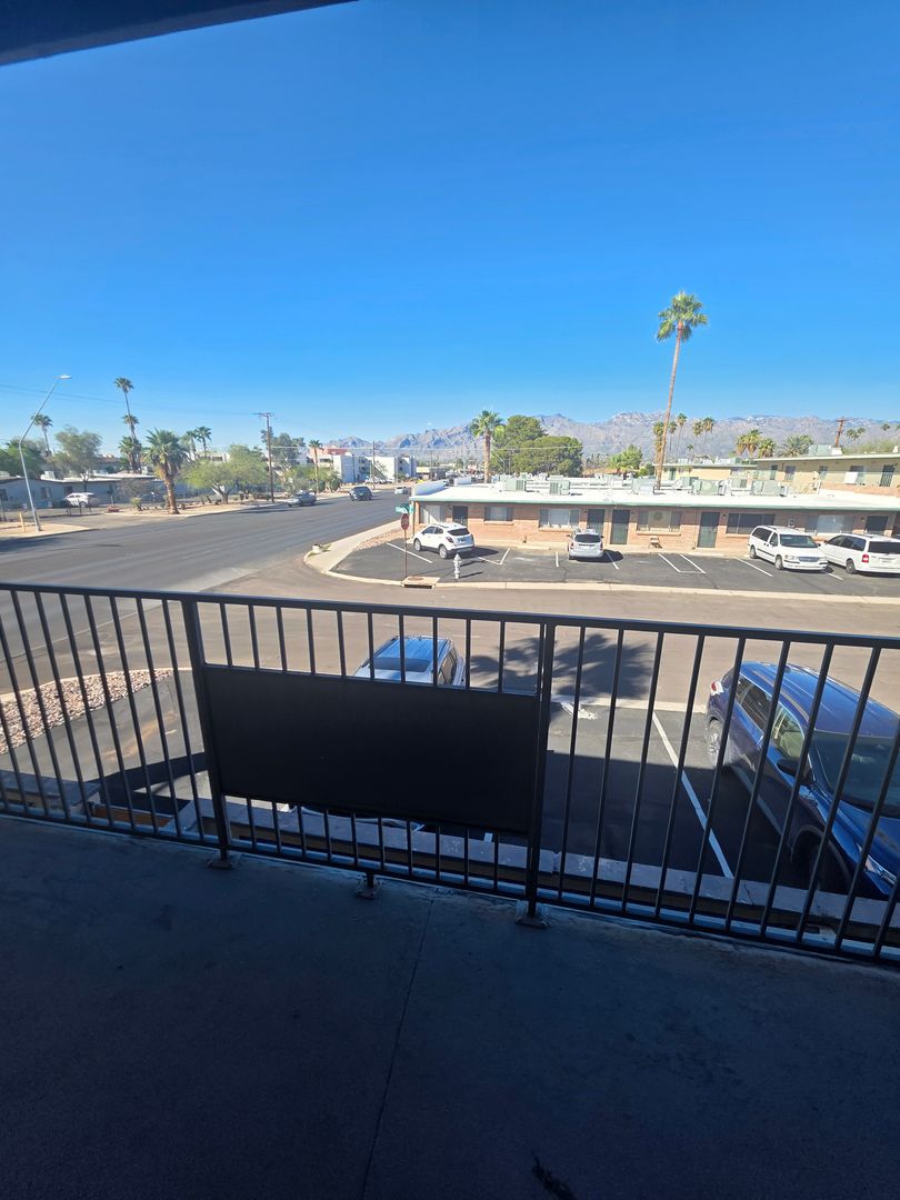 Tucson Apartment: 1420 N Craycroft Rd