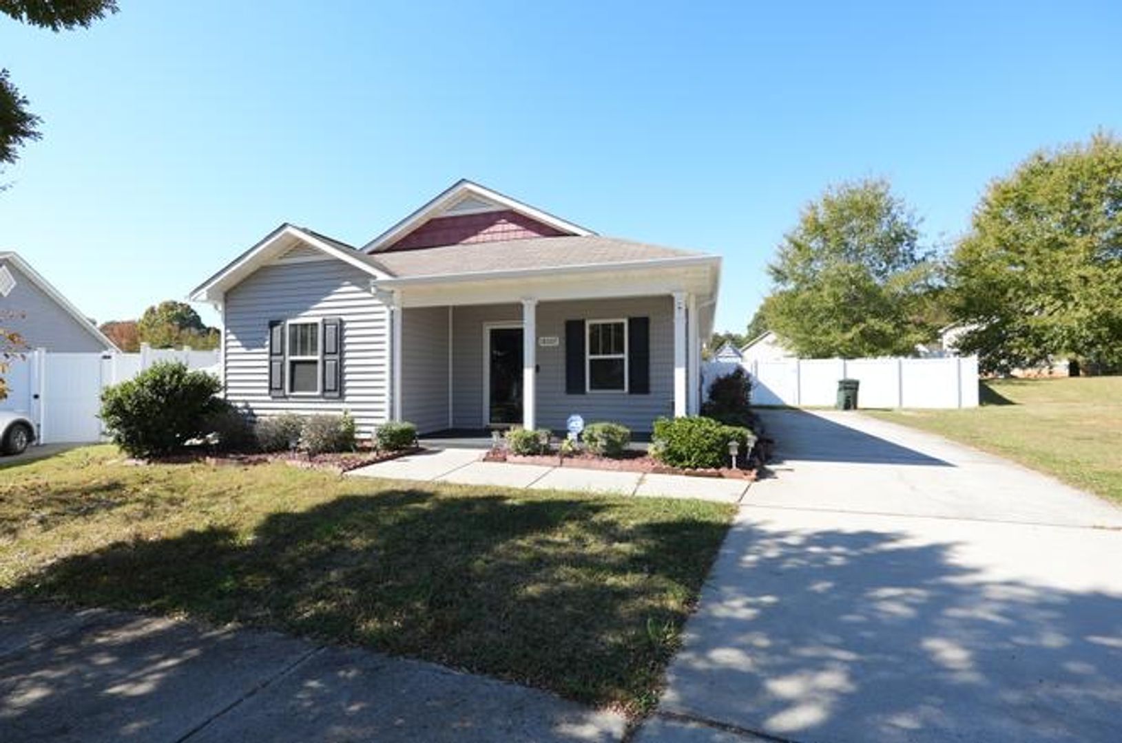 Cornelius House: 18007 Lynn Ln