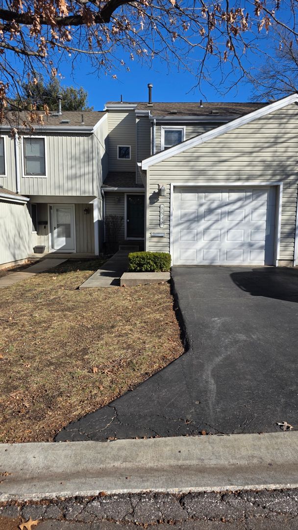 Overland Park Apartment: 8542 W 108th Pl