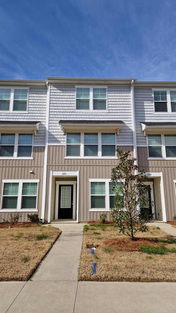 Mooresville Townhome: 221 Kennerly Ave
