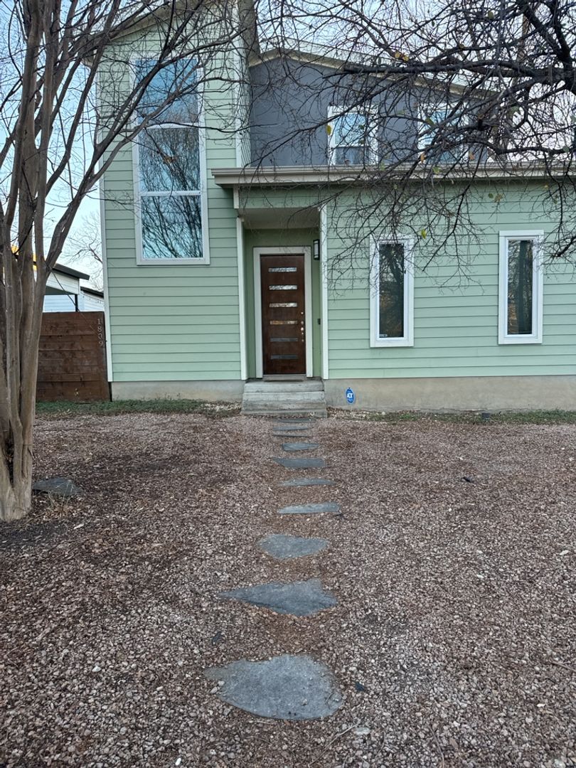 Austin House: 1809 Singleton Ave