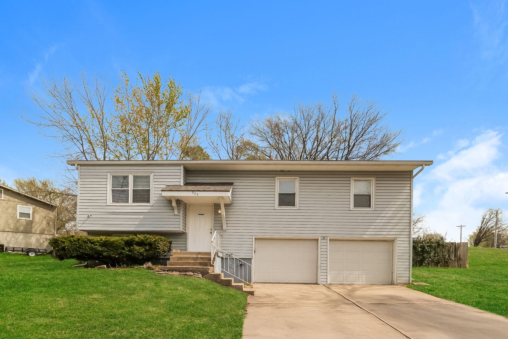 Independence House: 305 N Speck Ave