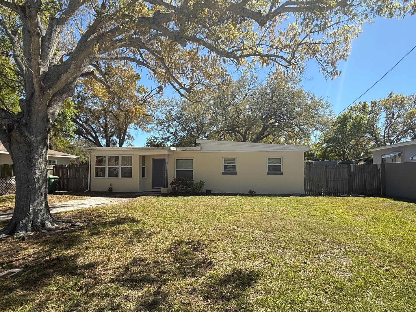 Tampa House: 3030 W Napoleon Ave
