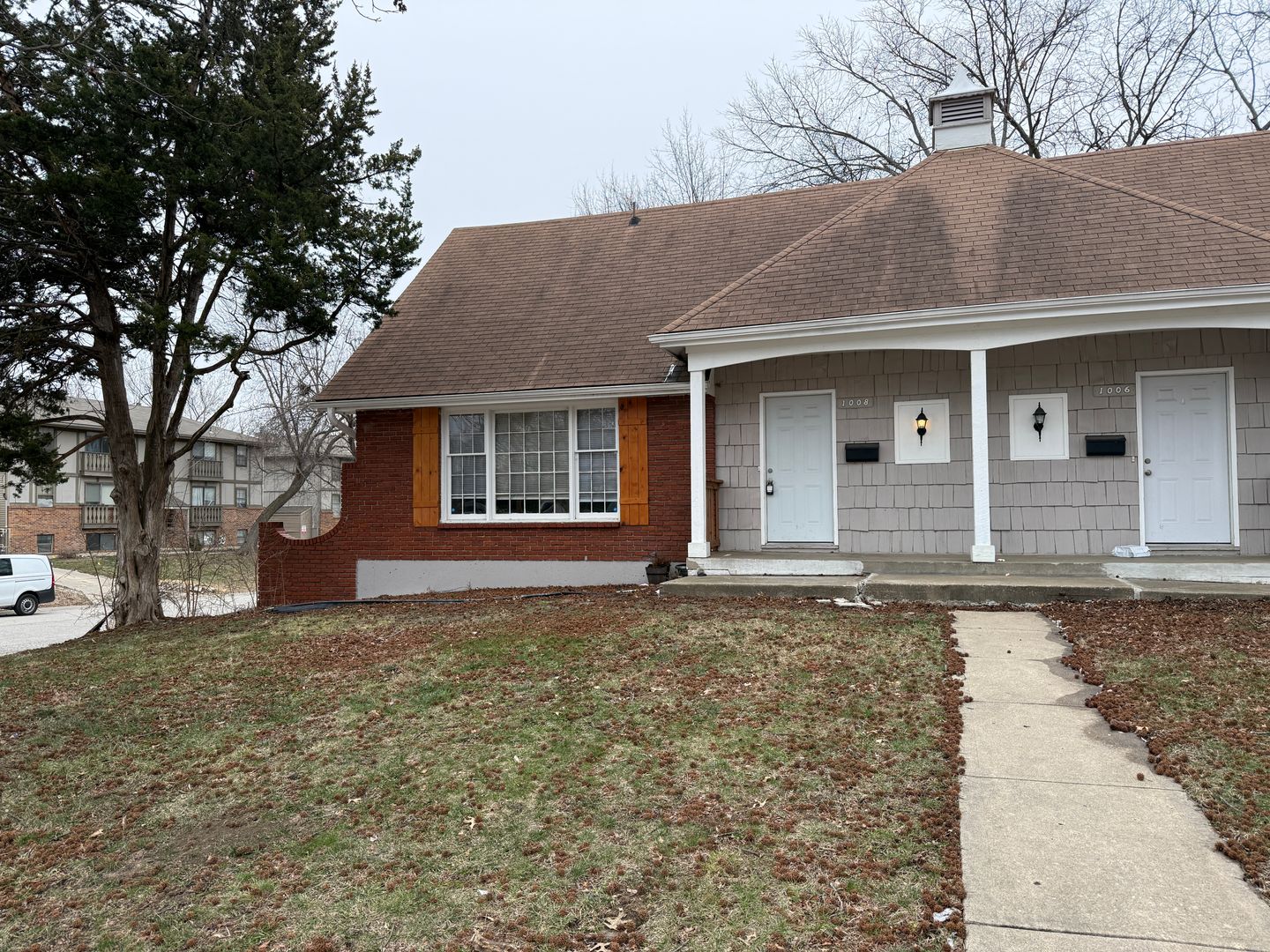 Blue Springs Apartment: 1008 NW Range St