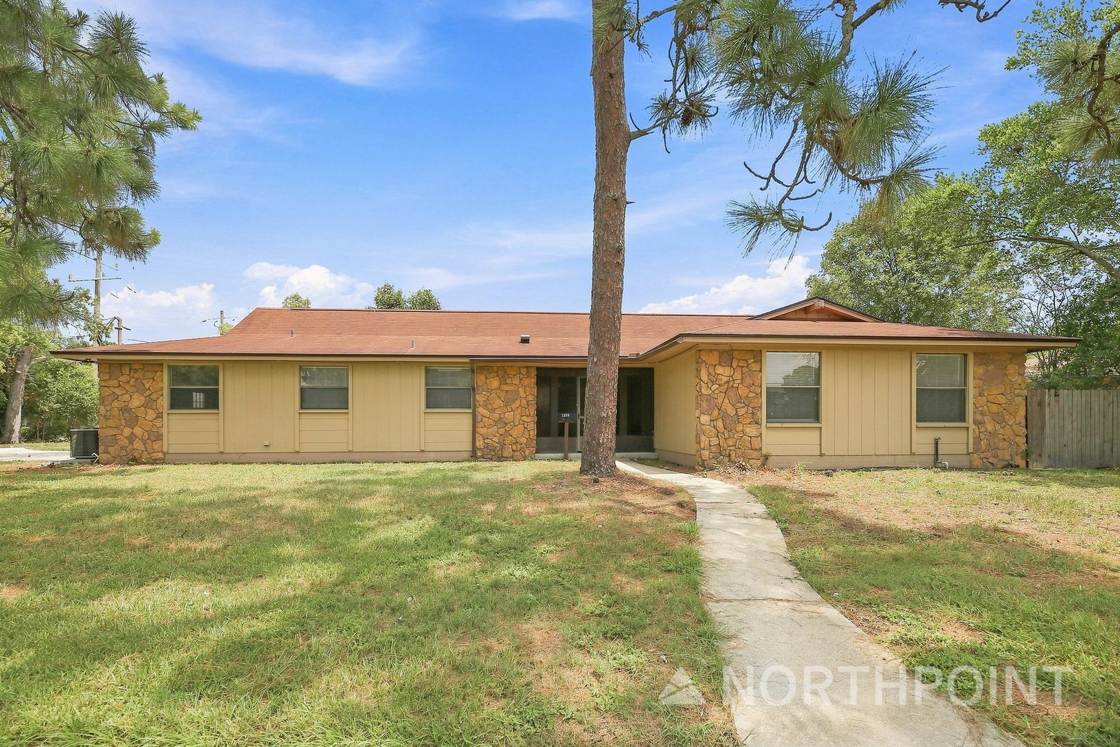 Jacksonville House: 1835 Townsend Blvd