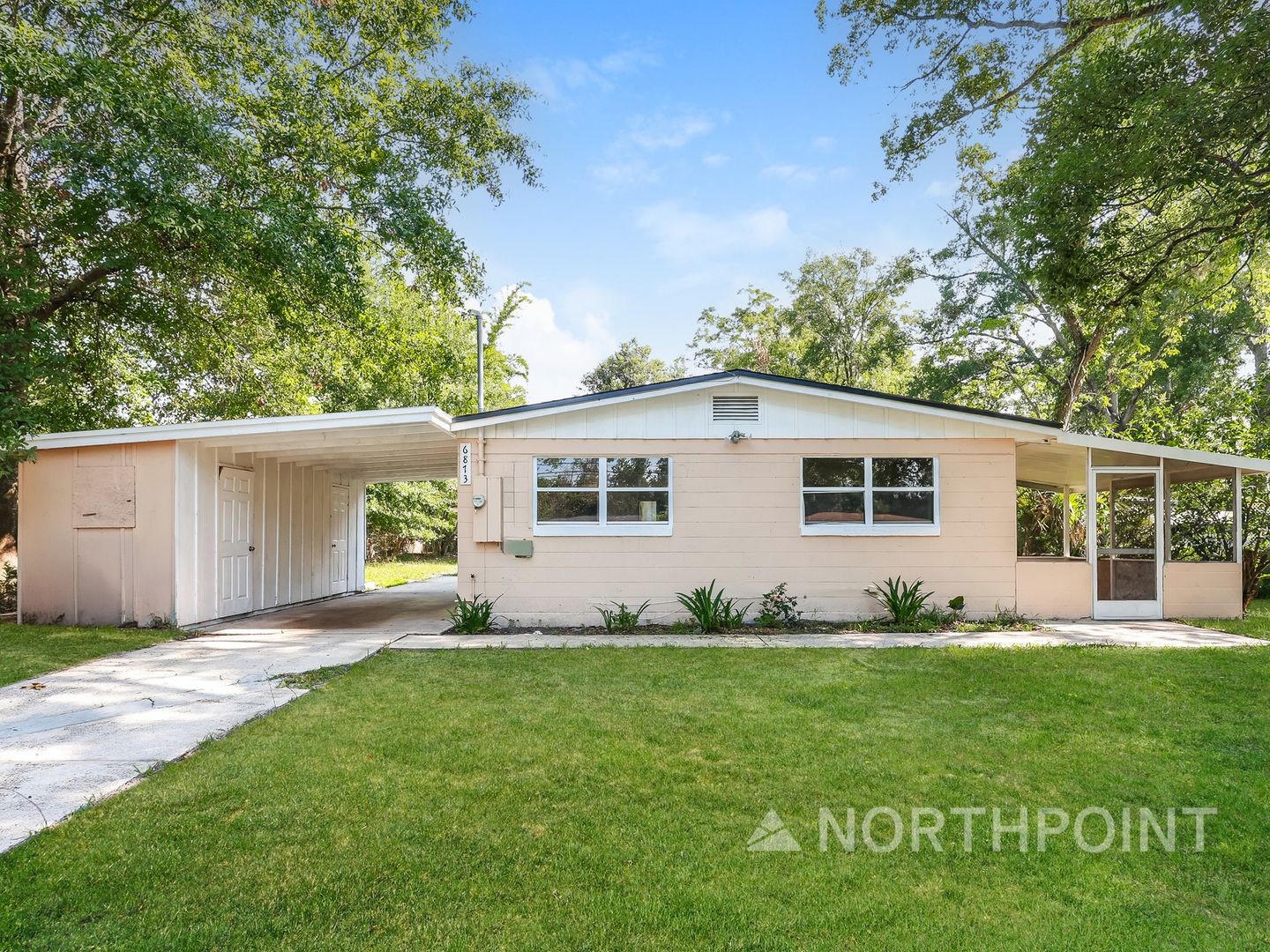 Jacksonville House: 6813 Tinkerbell Ln