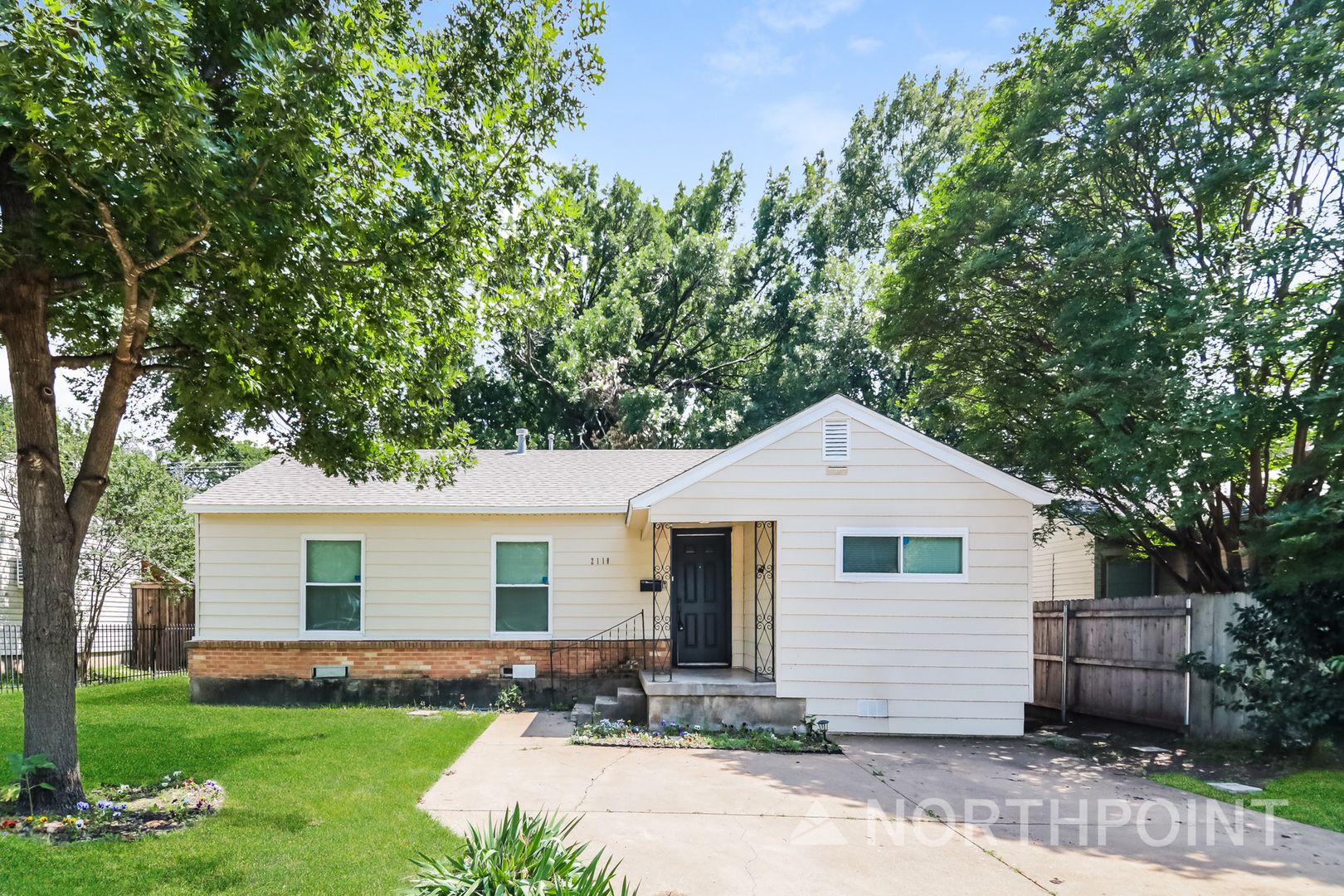 Dallas House: 2118 Norwood Dr