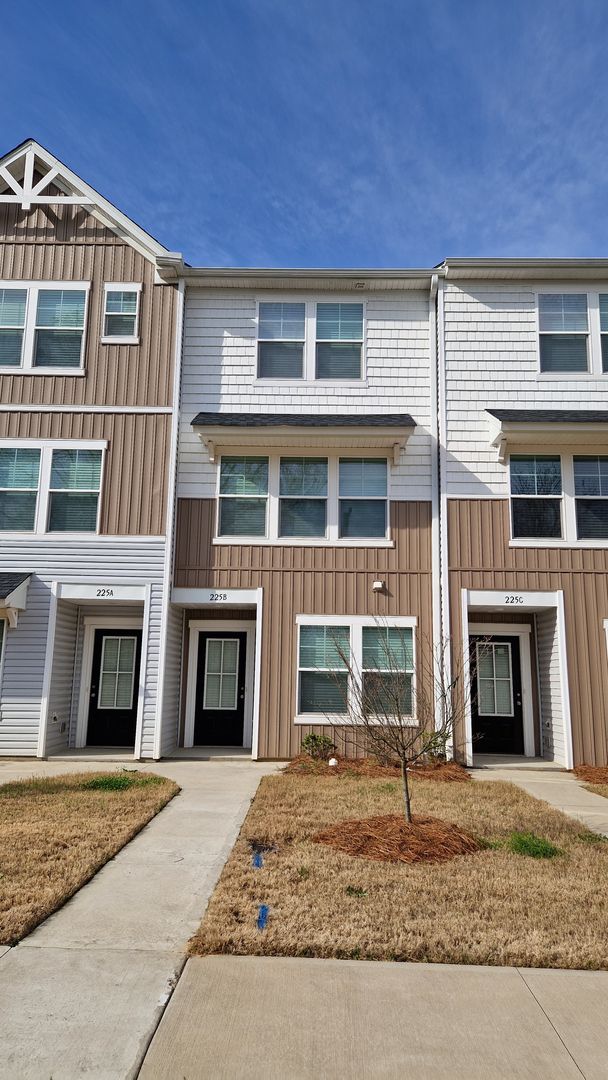 Mooresville Townhome: 225 Kennerly Ave