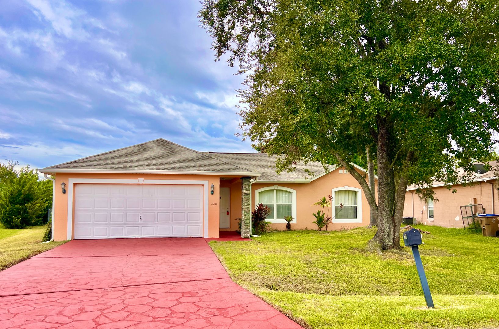 Kissimmee House: 220 Canterbury Ct