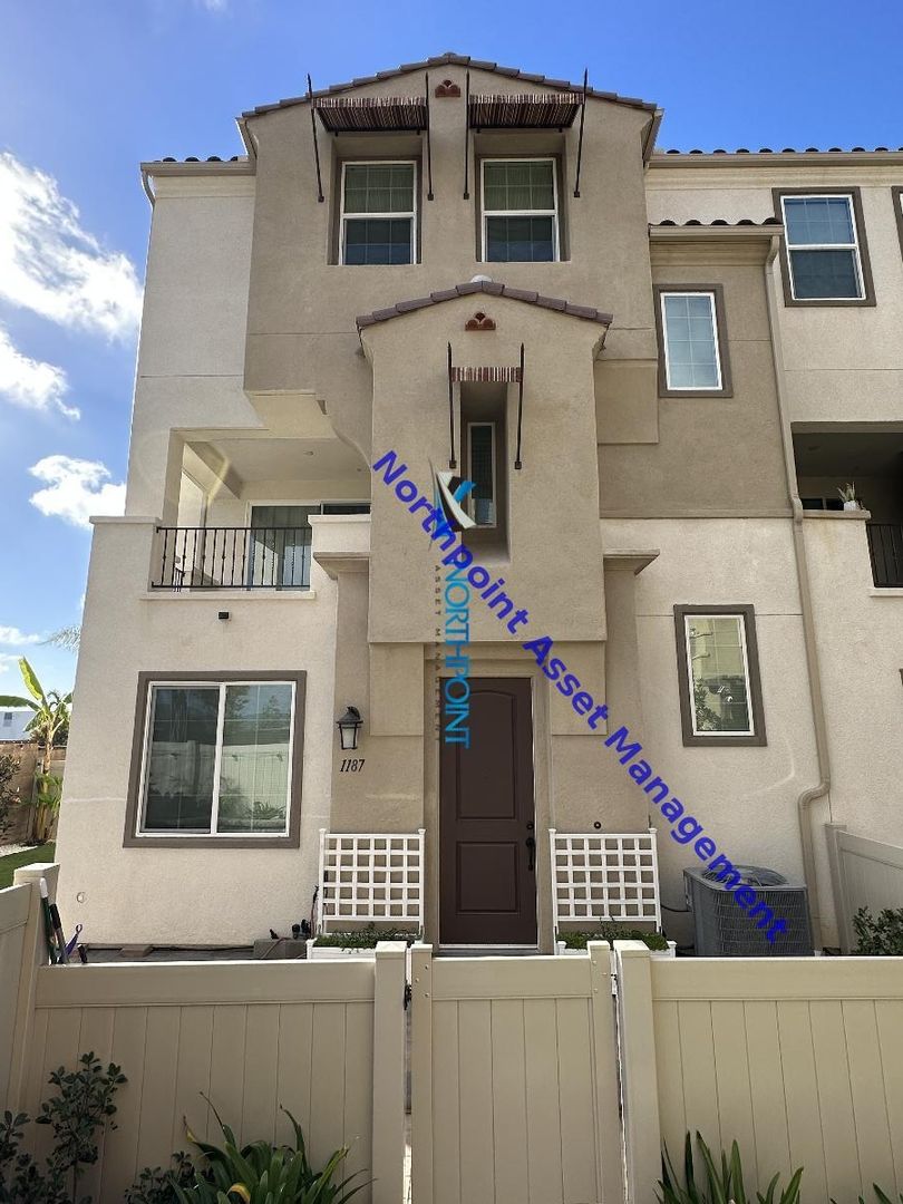 Oceanside House: 1187 Via Lucero