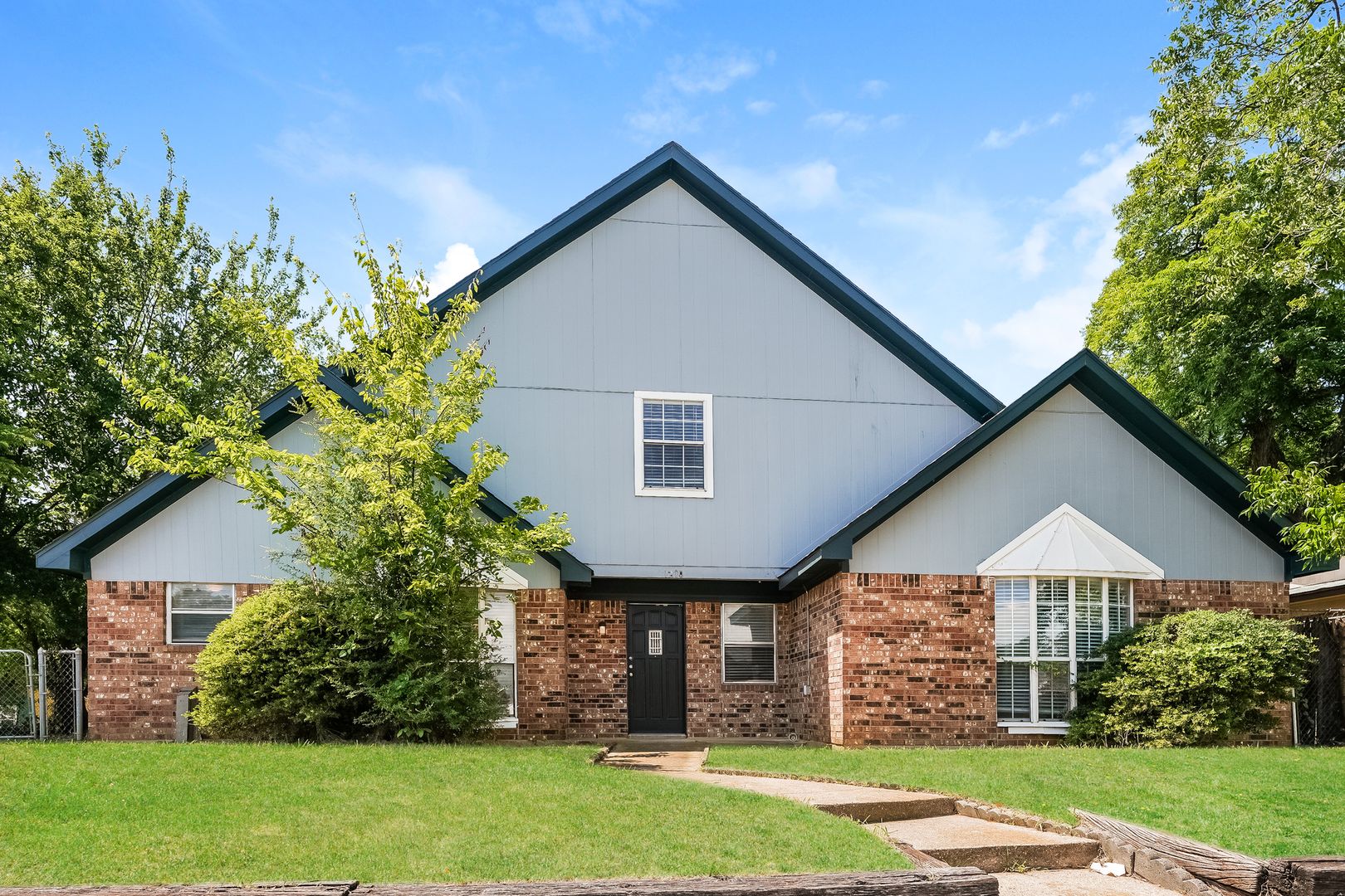 Arlington House: 1200 W Mitchell St