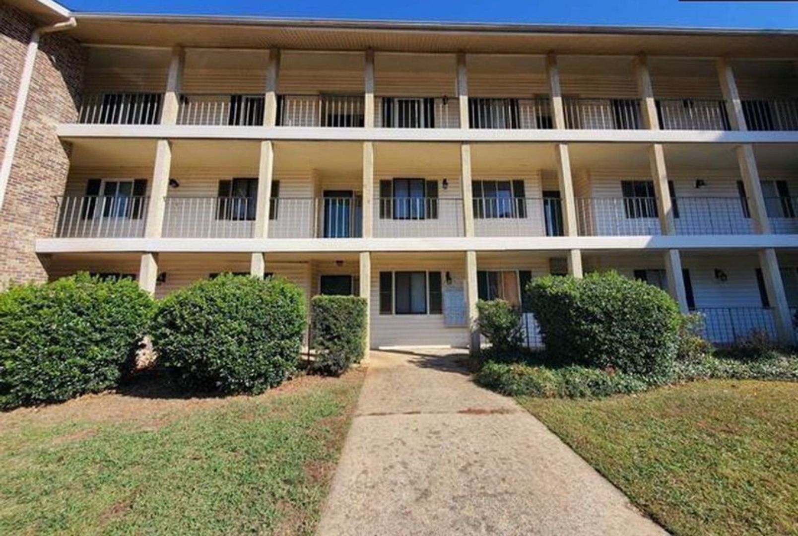 Columbia House: 1208 Bush River Rd Apt H7