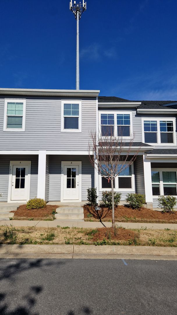 Mooresville Townhome: 1211 Pine St