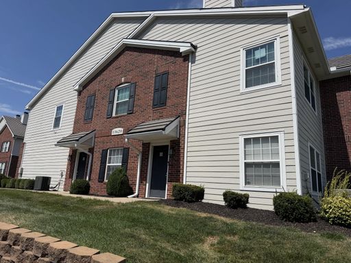 2-Bedroom, 2 Bath Unit for Rent in Leawood, KS | 1-Car Garage Parking & Modern Kitchen