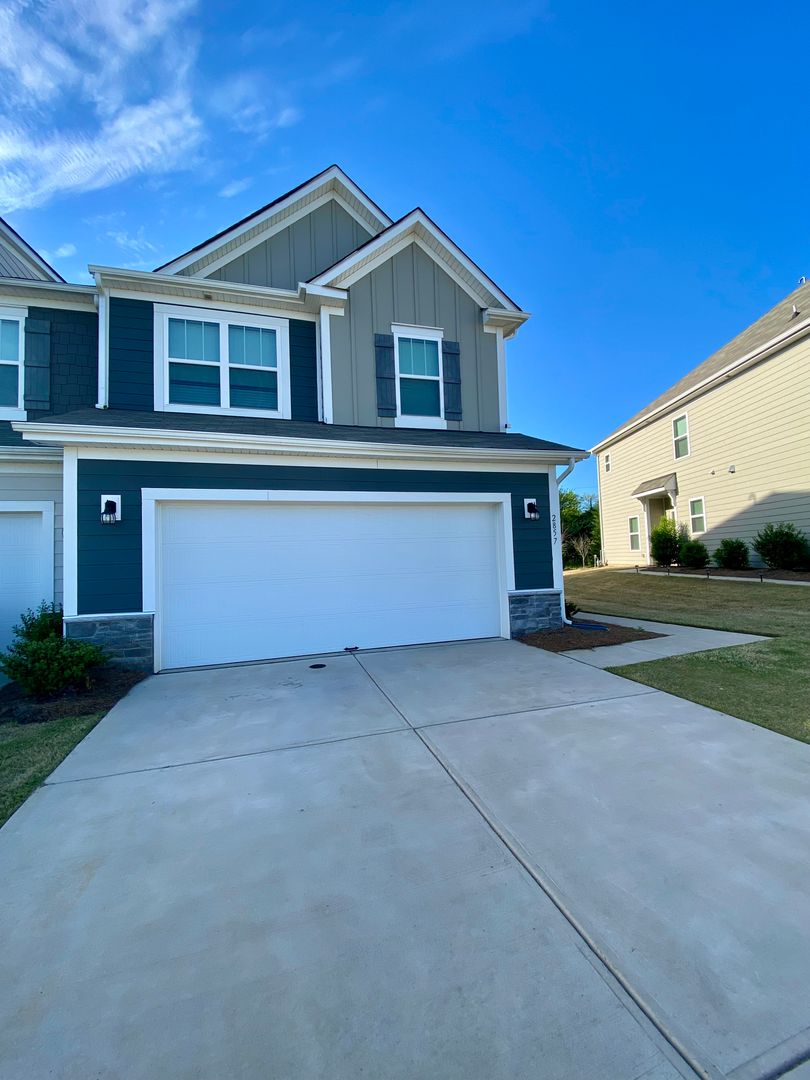 Concord Apartment: 2857 Yeager Dr