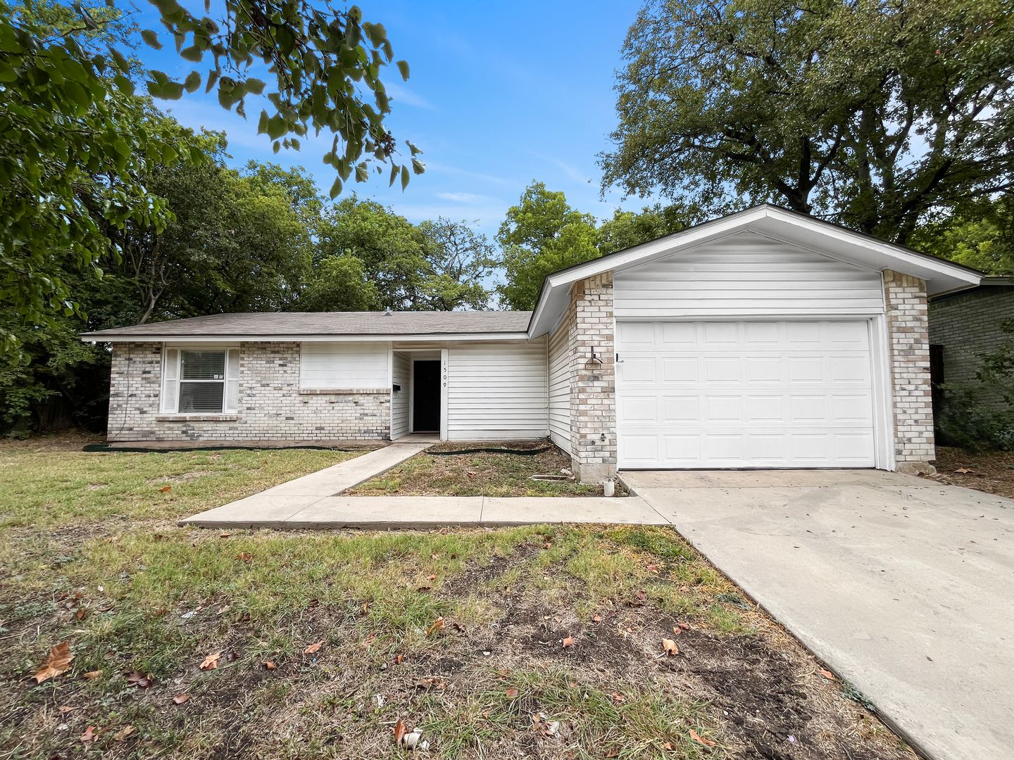 Garland House: 1509 Quail Dr