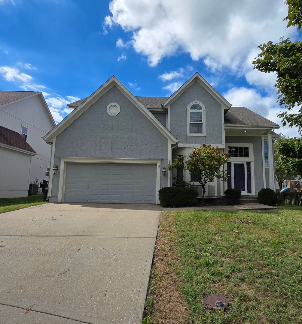 Overland Park House: 13232 Carter St