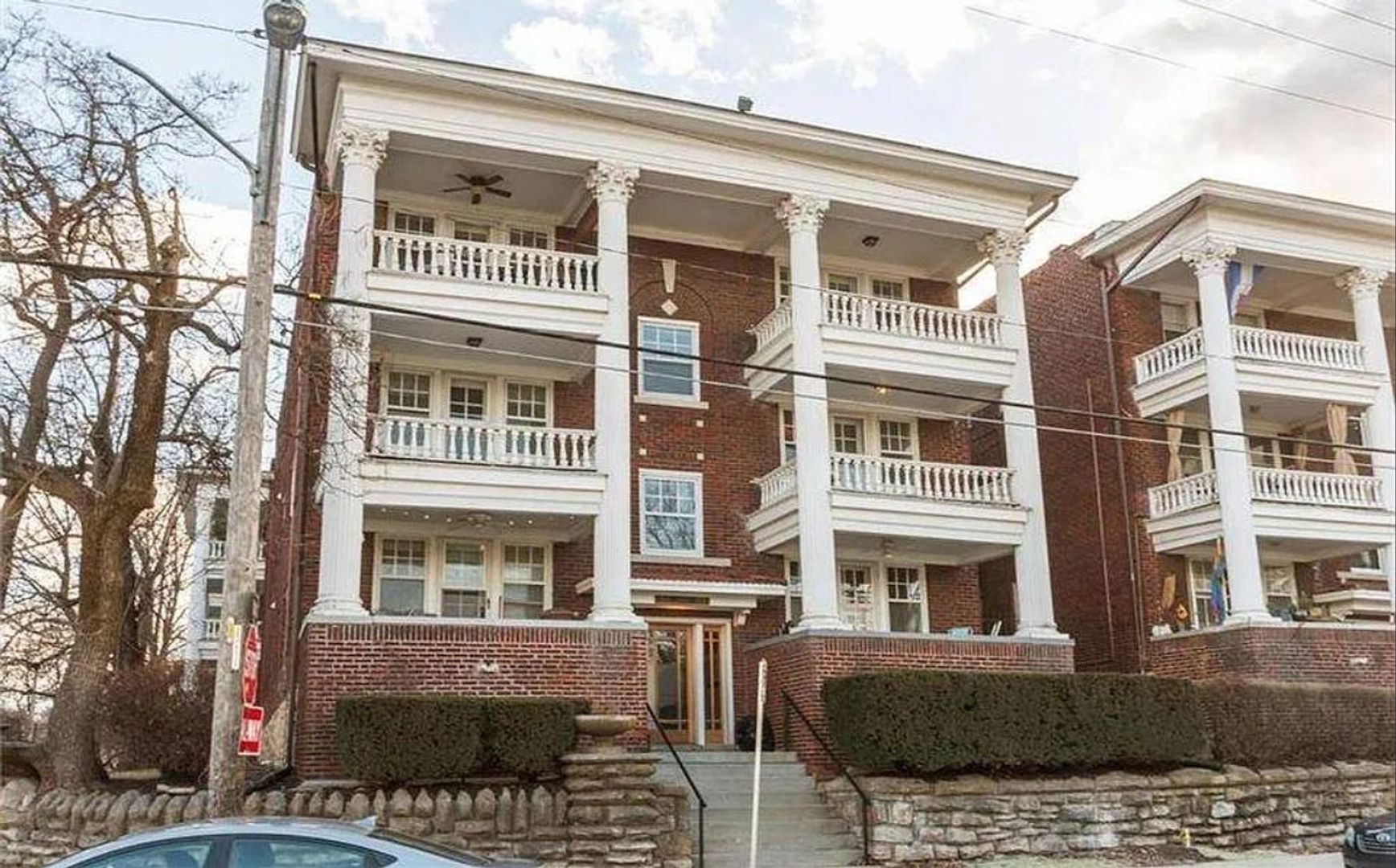Kansas City House: 319 E 43rd St Apt 1