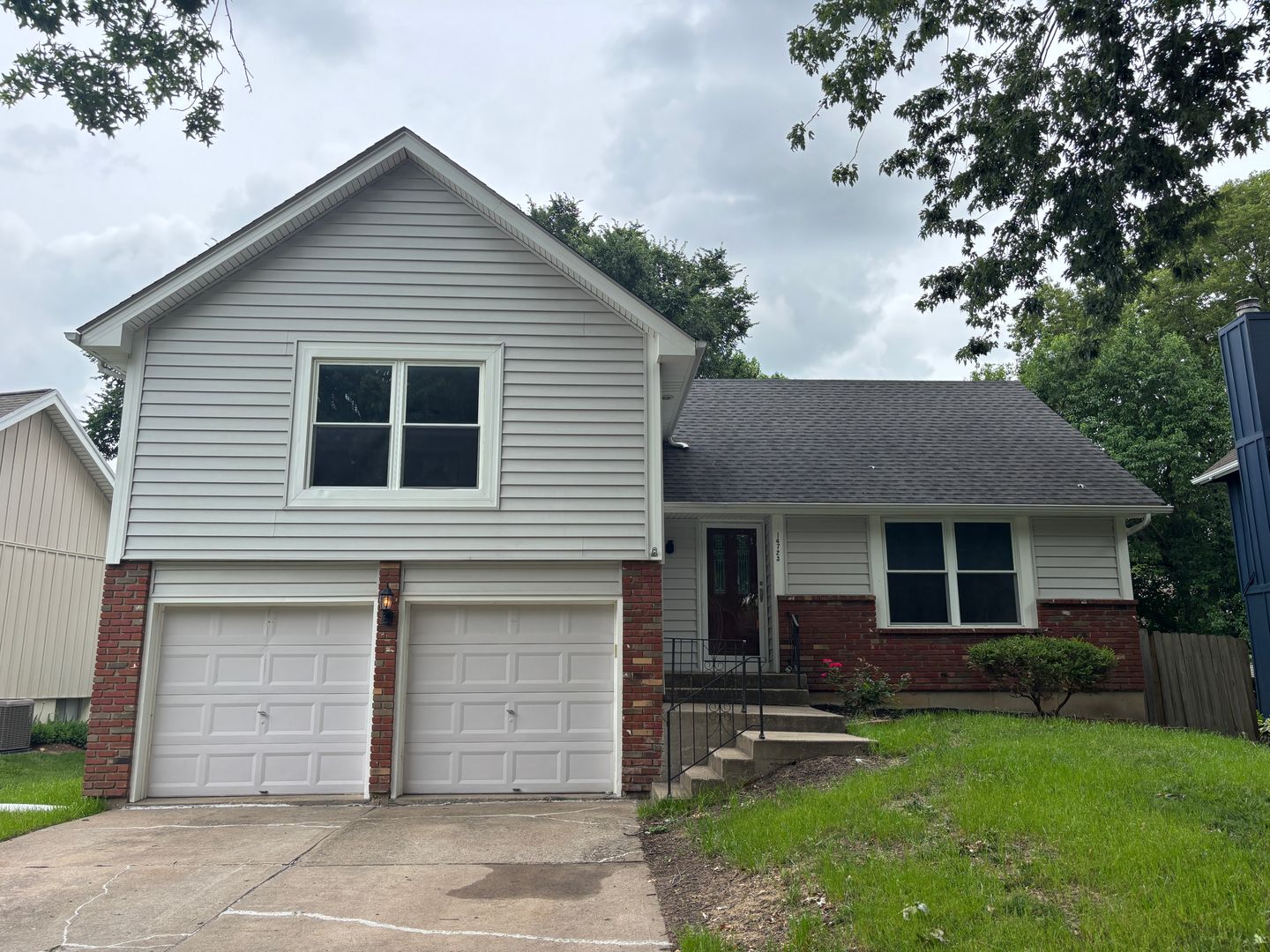 Olathe House: 14723 S Wyandotte Dr