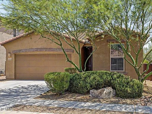 3-Bedroom, 2 Bath Single Family for Rent in Tucson, AZ | Attached Garage & Modern Kitchen – photo 1