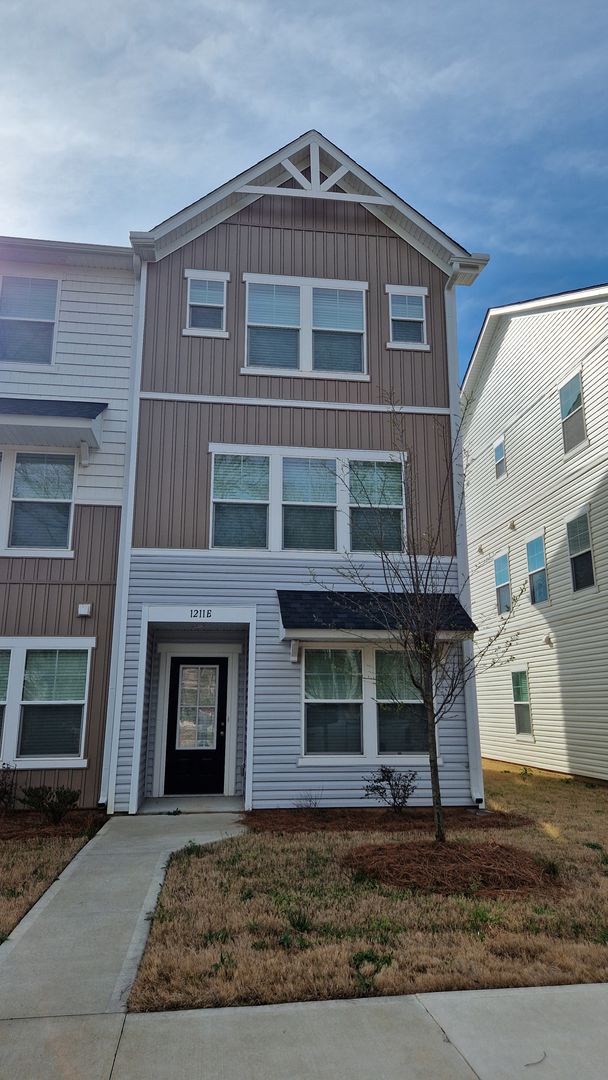 Mooresville Townhome: 1211 Briarhill Rd