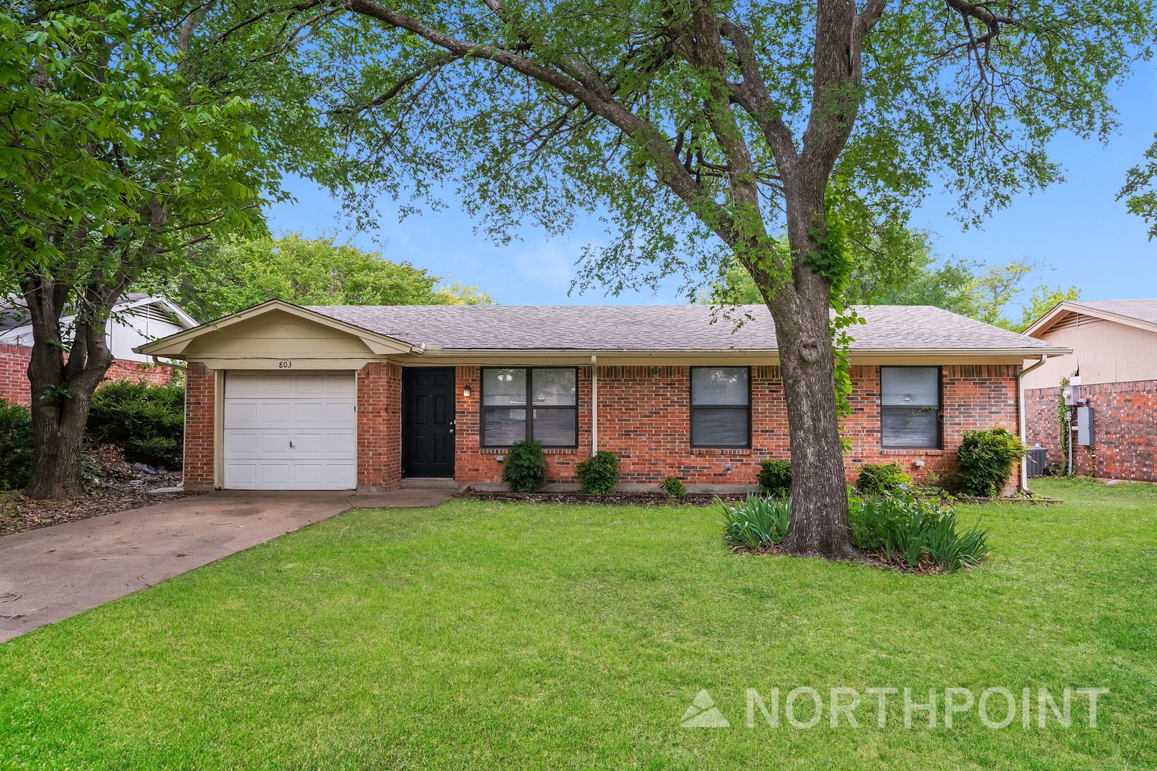 Cedar Hill House: 803 Lisa Ln