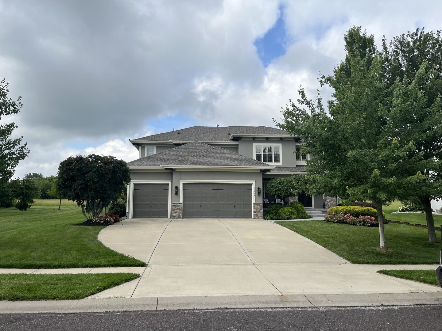 Overland Park House: 11609 W 154th St