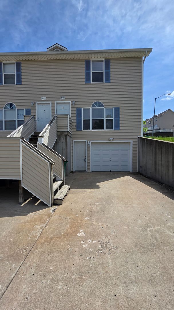 Platte City Apartment: 2111-2121 Catie Ln