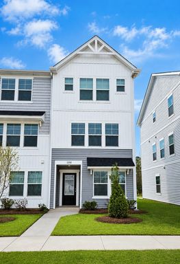 3-Bedroom, 3.5 Bath End Unit Townhome for Rent in Mooresville, NC | Attached Garage & Modern Kitchen – photo 1