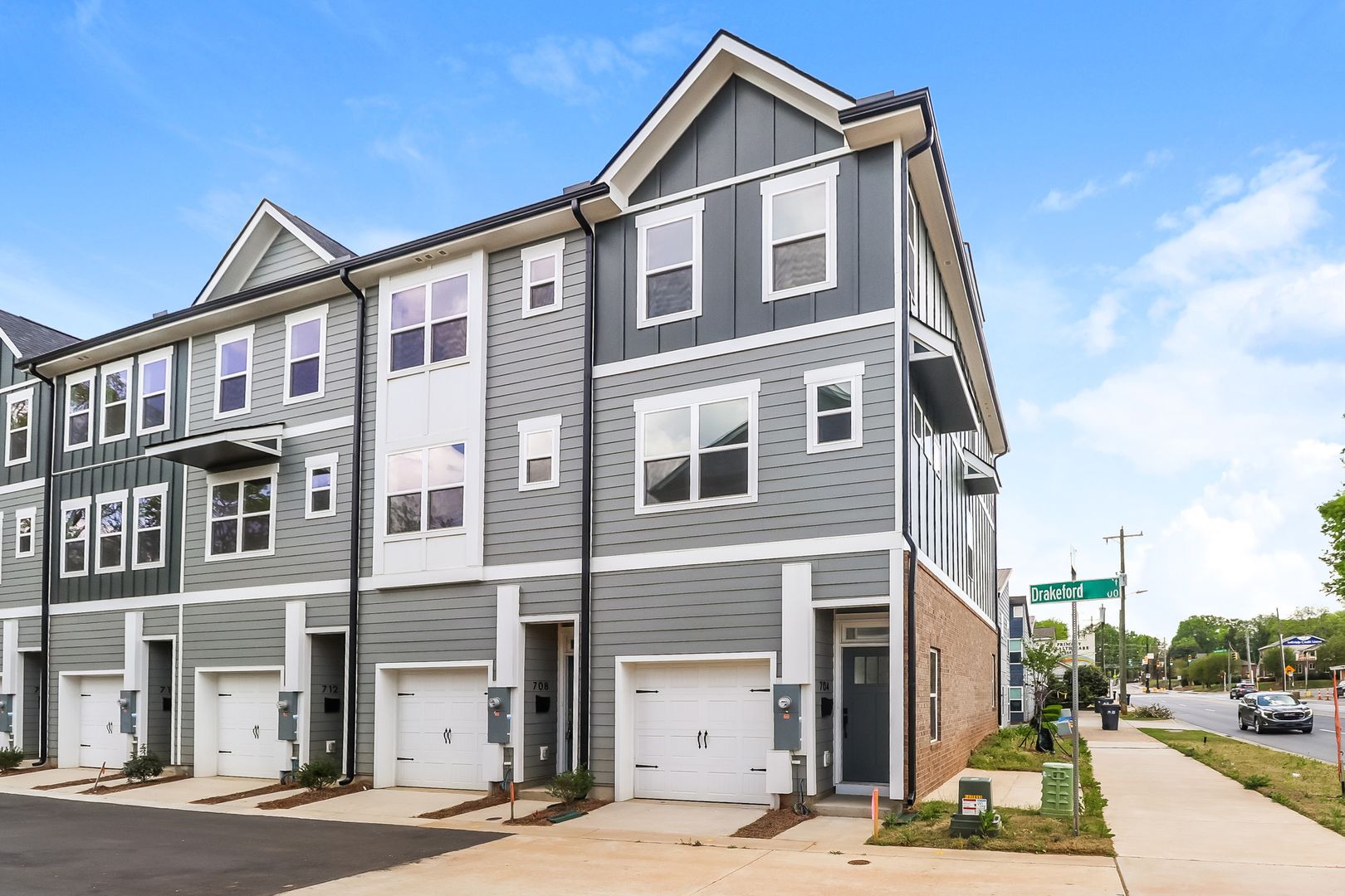 Charlotte Townhome: 704 Drakeford Ct