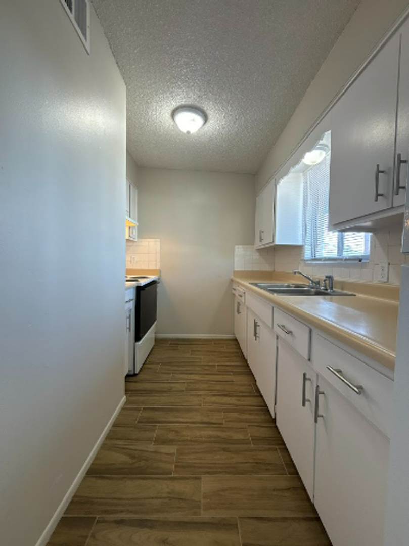 Tucson Apartment: 1420 N Craycroft Rd