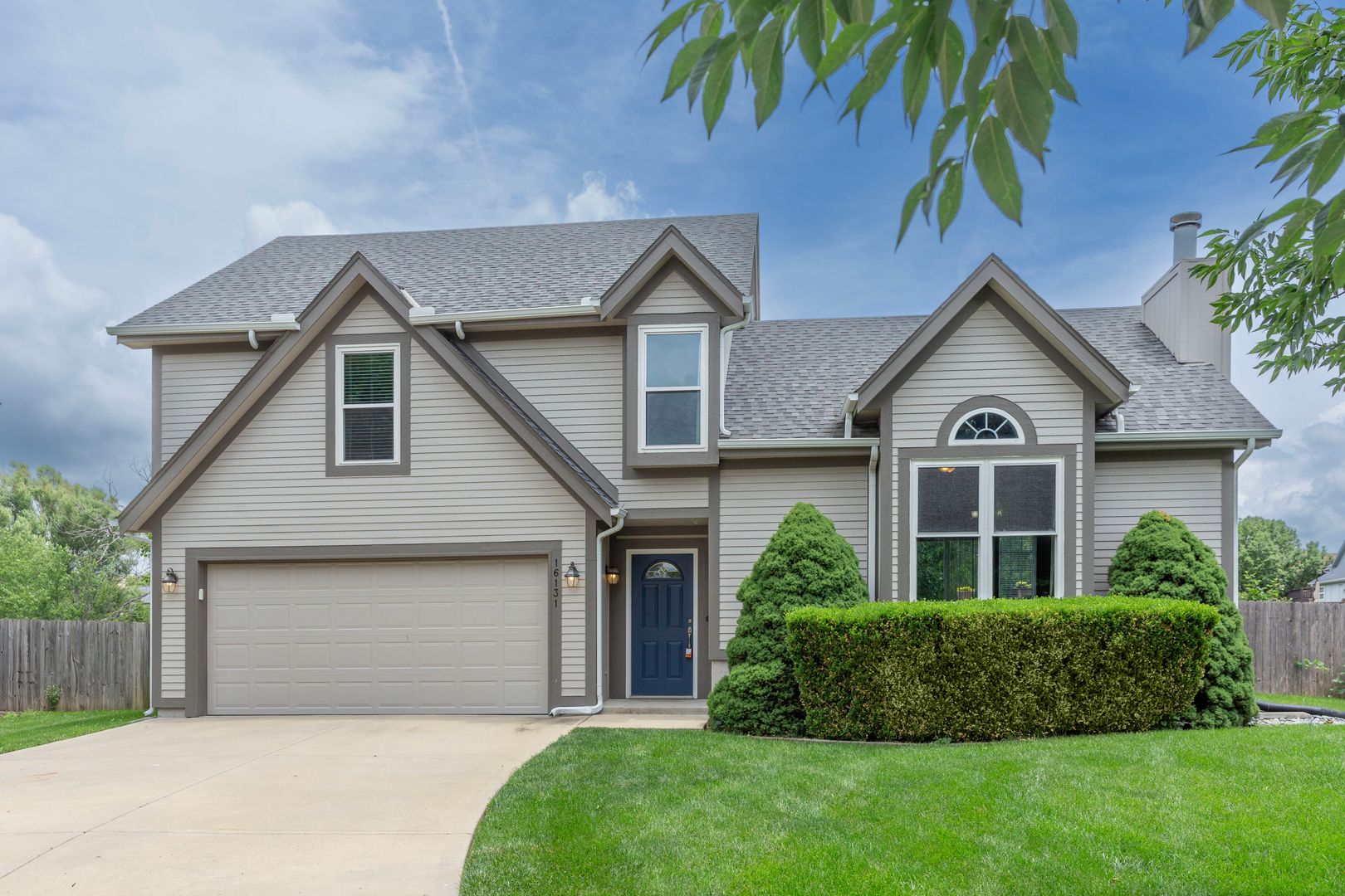 Olathe House: 16131 S Matt Ct