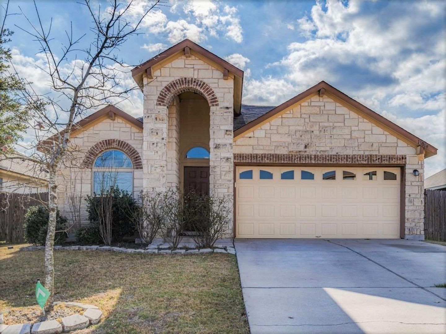 Manor House: 13009 Ring Dr