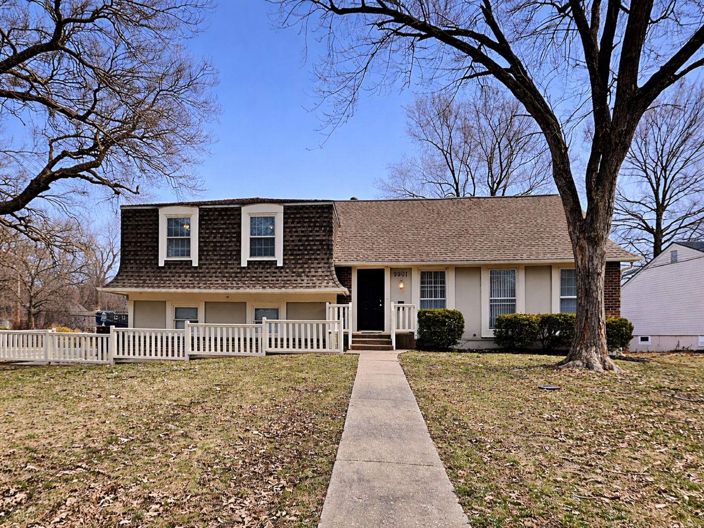 Overland Park House: 9901 Connell Dr