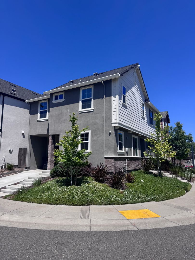 Sacramento House: 5019 Wuthering Ave