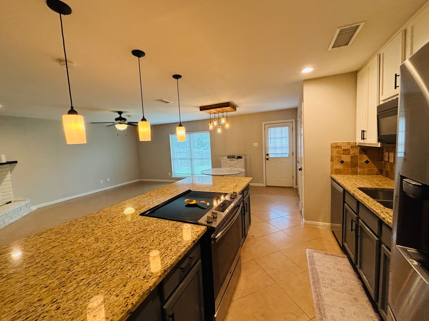 North Richland Hills House: 6420 Wakefield Rd