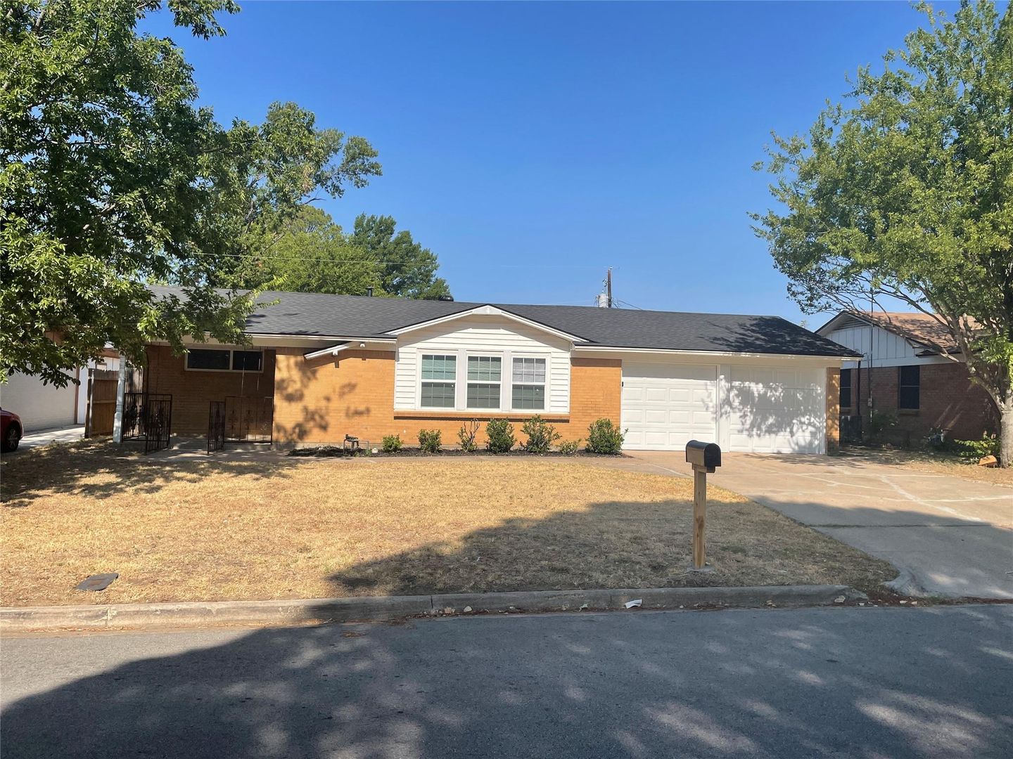 Hurst House: 1225 Norwood Dr