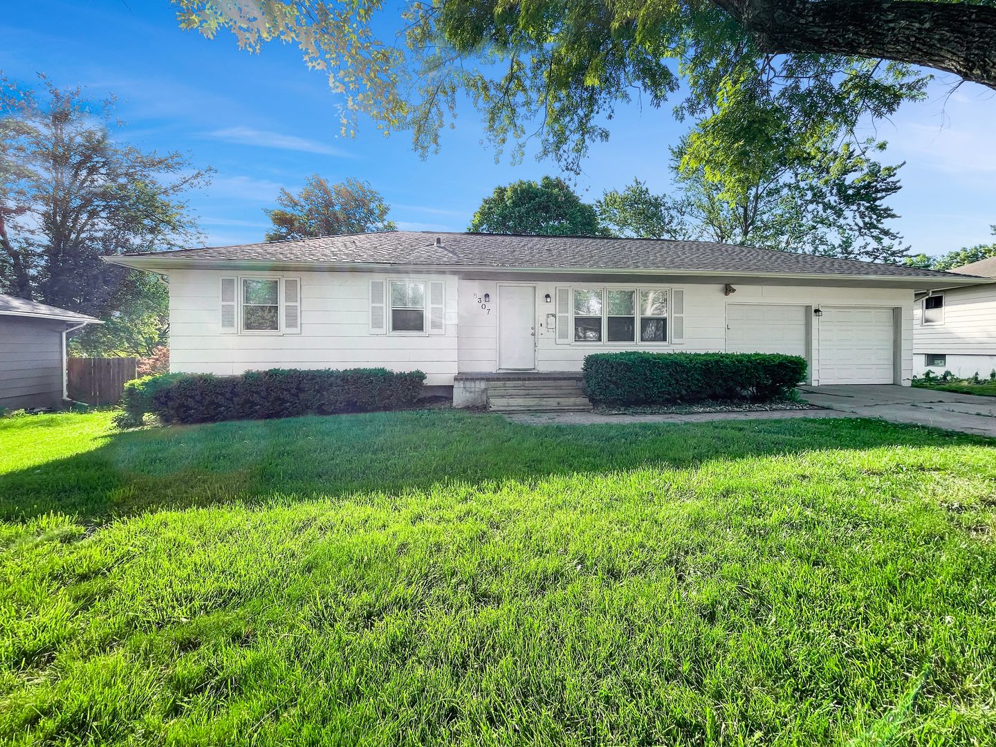Raytown House: 8307 Ditzler Ave